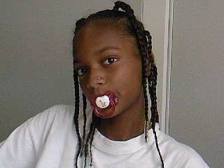 Nounoune en mode sucette